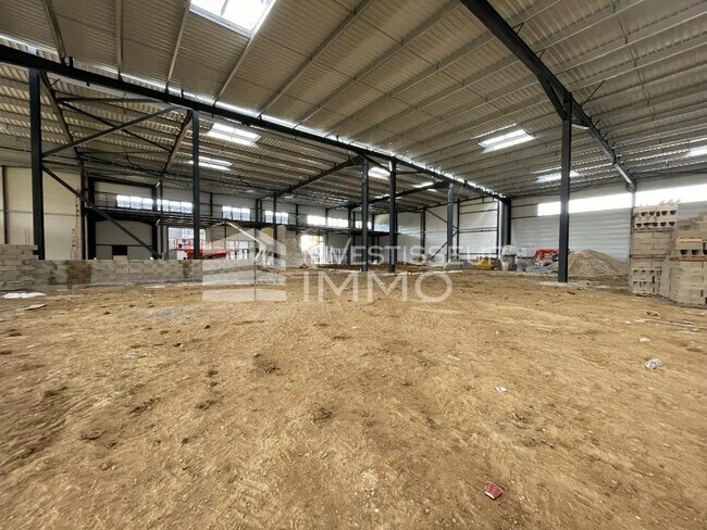 Plus de détails pour Bureau, Local d'activités à louer