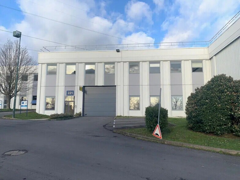 9 Chaussée Jules César, Osny à louer - Photo de l’immeuble – Image 1 sur 4