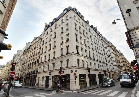 39 Rue Saint-Lazare, Paris à louer - Photo de l’immeuble – Image 1 sur 17