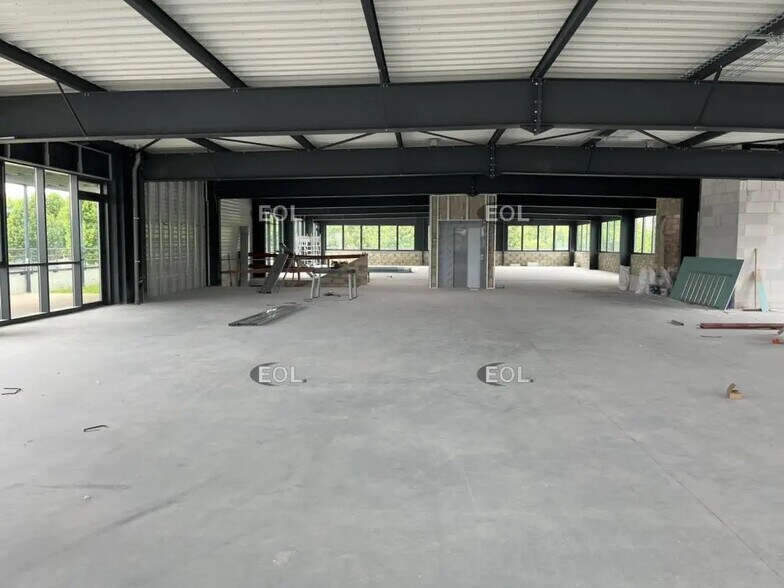 Local d’activités dans Villeneuve-la-Garenne à louer - Photo de l’immeuble – Image 3 sur 10
