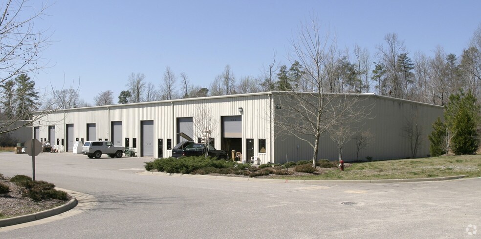 8105 Richmond Rd, Toano, VA à louer - Photo de l’immeuble – Image 2 sur 4