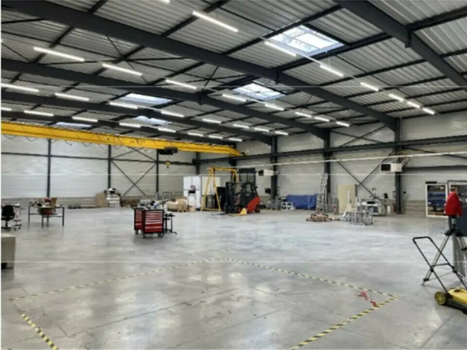 Local d’activités dans Château-Gaillard à louer Photo de l’immeuble– Image 1 sur 4