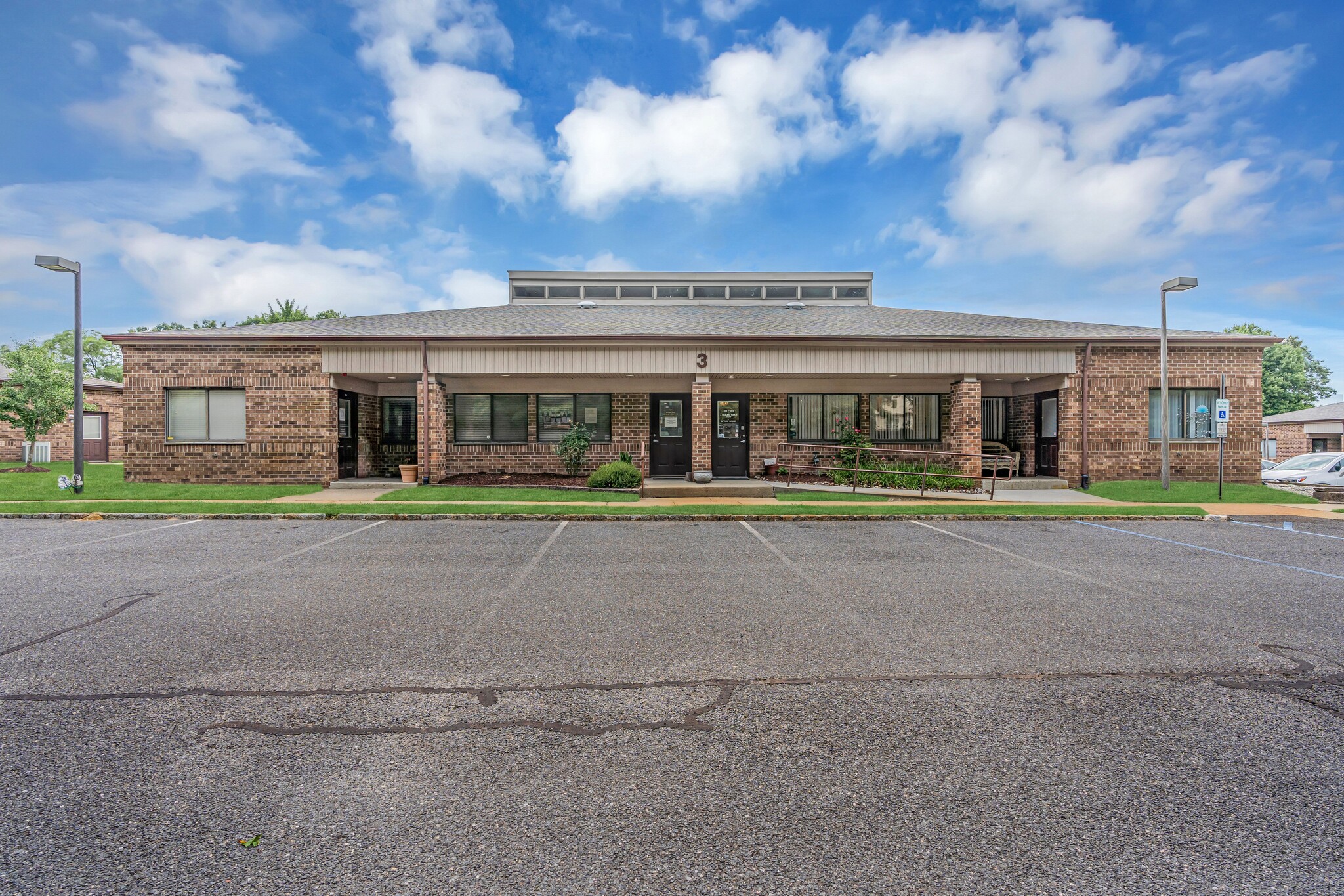300-303 Candlewood Cmn, Howell, NJ à vendre Photo de l’immeuble– Image 1 sur 22