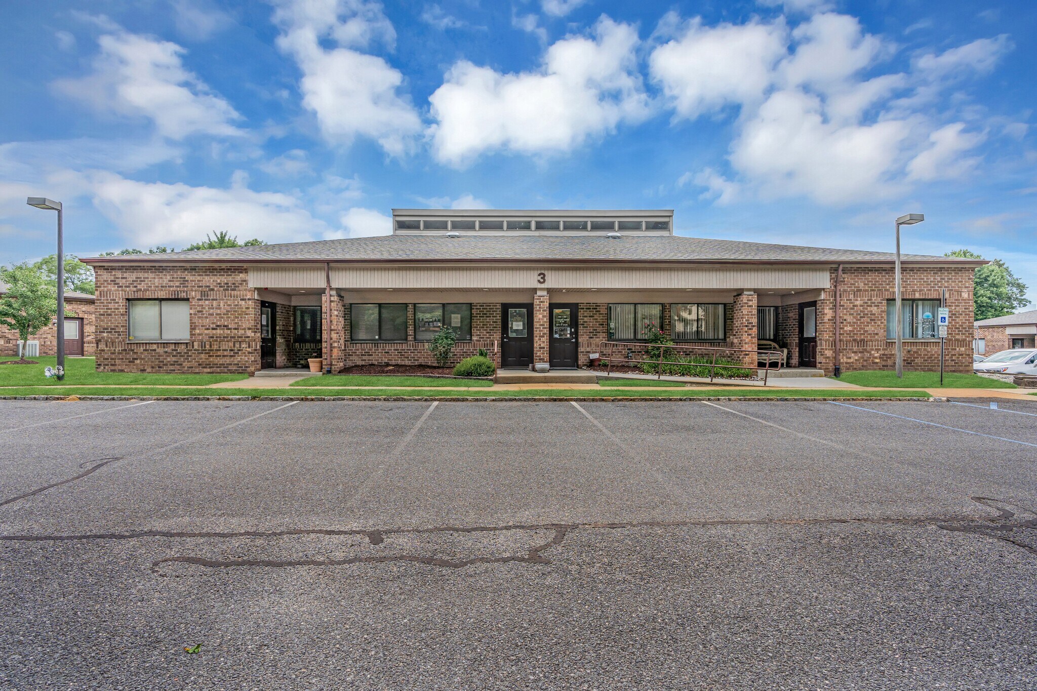 301-303 Candlewood Cmn, Howell, NJ à vendre Photo de l’immeuble– Image 1 sur 25