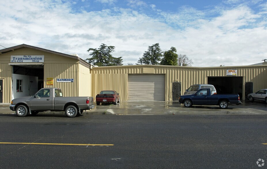 421-425 N E St, Madera, CA à vendre - Photo de l’immeuble – Image 2 sur 19