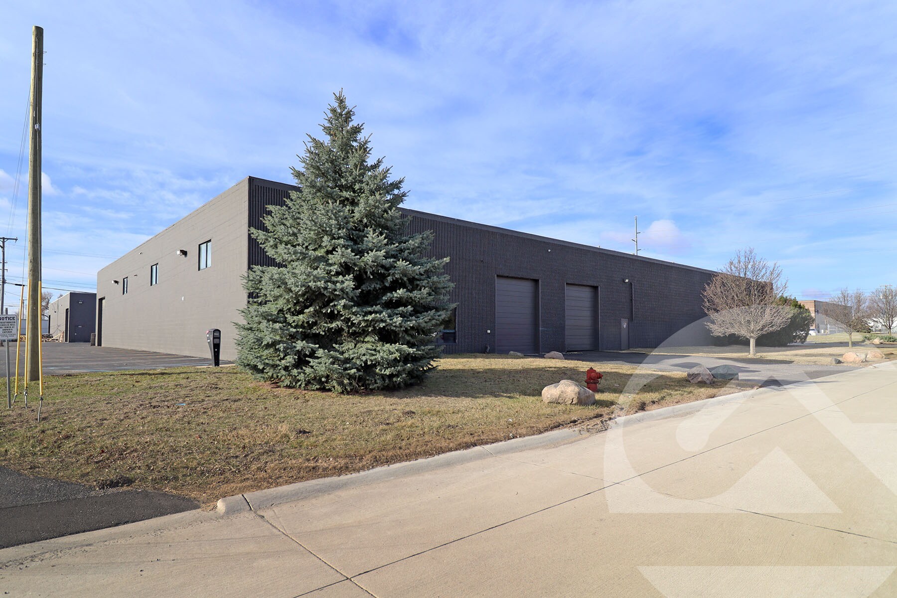 37105 Industrial Rd, Livonia, MI à louer Photo de l’immeuble– Image 1 sur 2