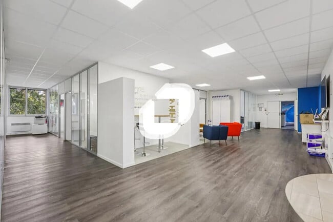 Plus de détails pour 6 Rue Vincent Van Gogh, Neuilly-Plaisance - Bureau à louer
