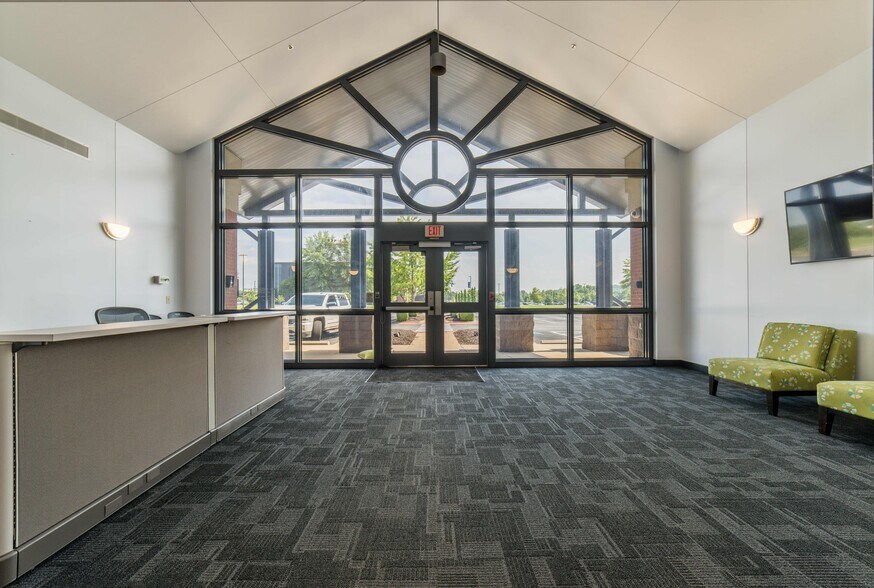 224 JB Hunt Corporate Dr, Lowell, AR à vendre - Hall d’entrée – Image 3 sur 8