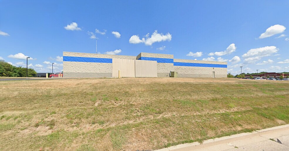 5114 W Holiday Dr, Peoria, IL à louer - Photo de l’immeuble – Image 2 sur 6