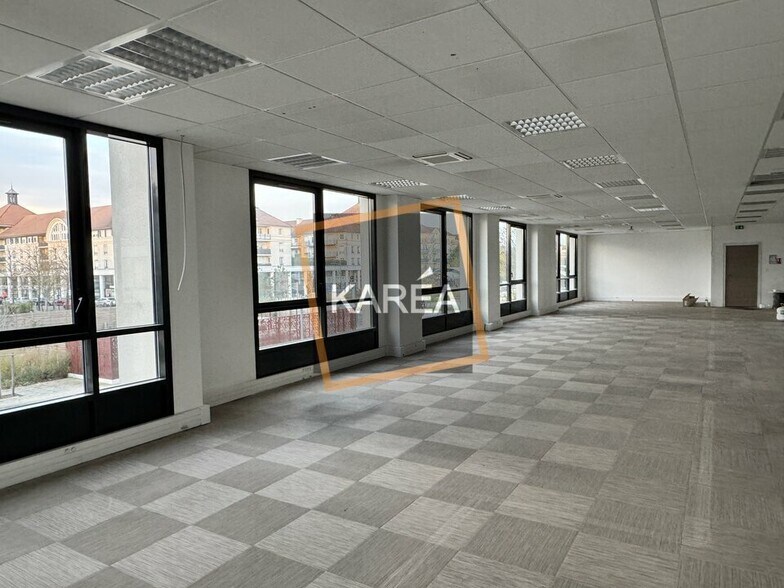 Bureau dans Bussy-Saint-Georges à louer - Photo intérieure – Image 1 sur 9