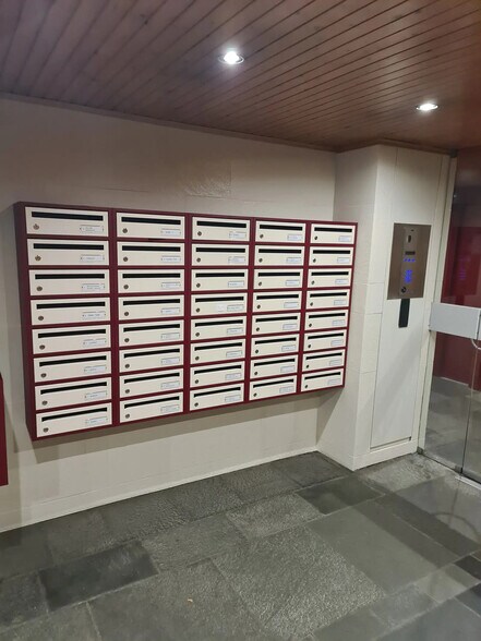 Bureau dans Paris à vendre - Hall d’entrée – Image 2 sur 17