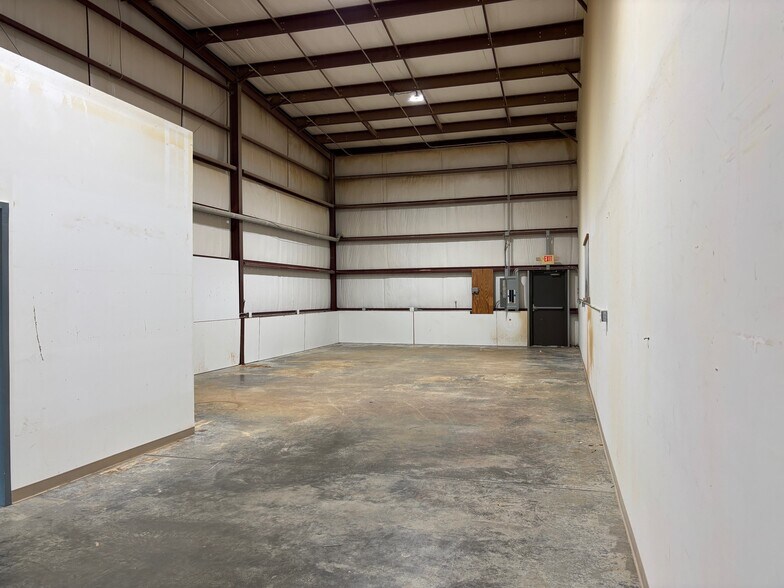 66 Fletcher Commercial Dr, Fletcher, NC à louer - Photo de l’immeuble – Image 3 sur 4
