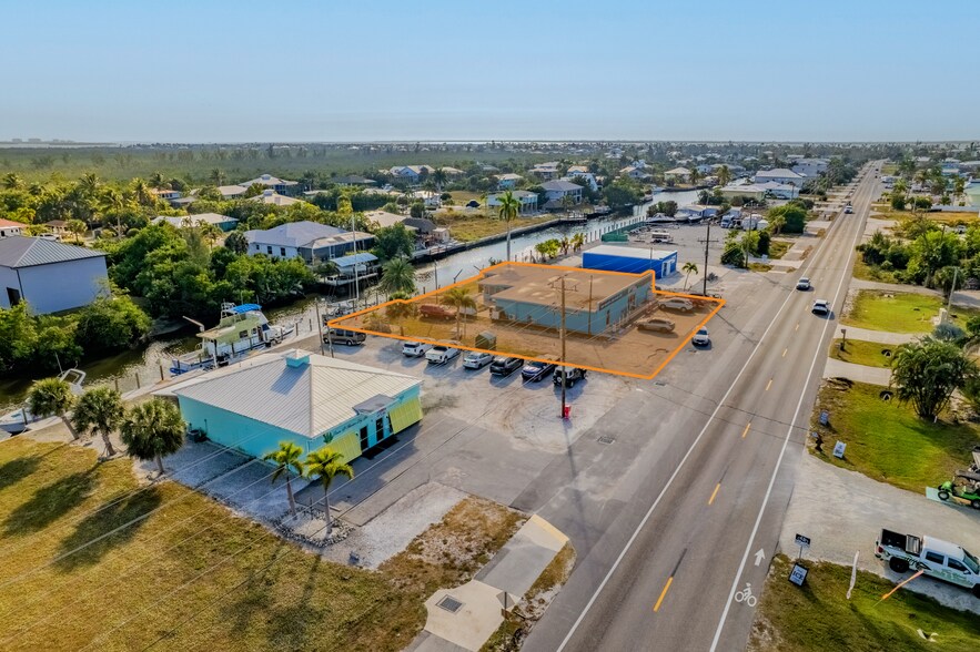 3324 Stringfellow Rd, Saint James City, FL à vendre - Photo principale – Image 1 sur 3