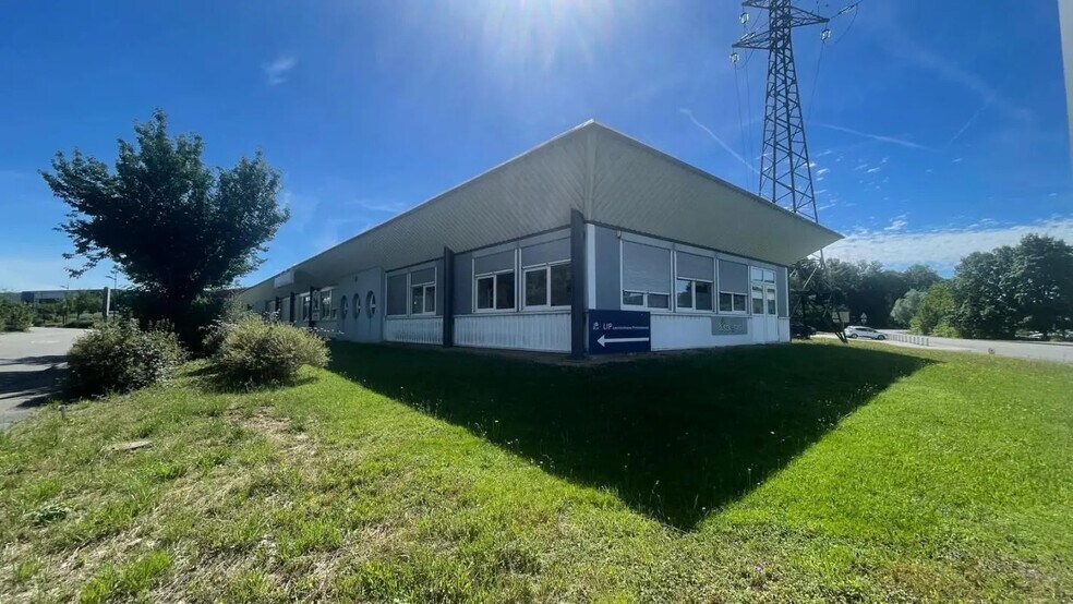 68 Avenue De Parme, Bourg-en-Bresse à louer - Photo de l’immeuble – Image 2 sur 3