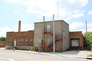 Plus de détails pour 240 W Division St, Fond Du Lac, WI - Industriel/Logistique à vendre