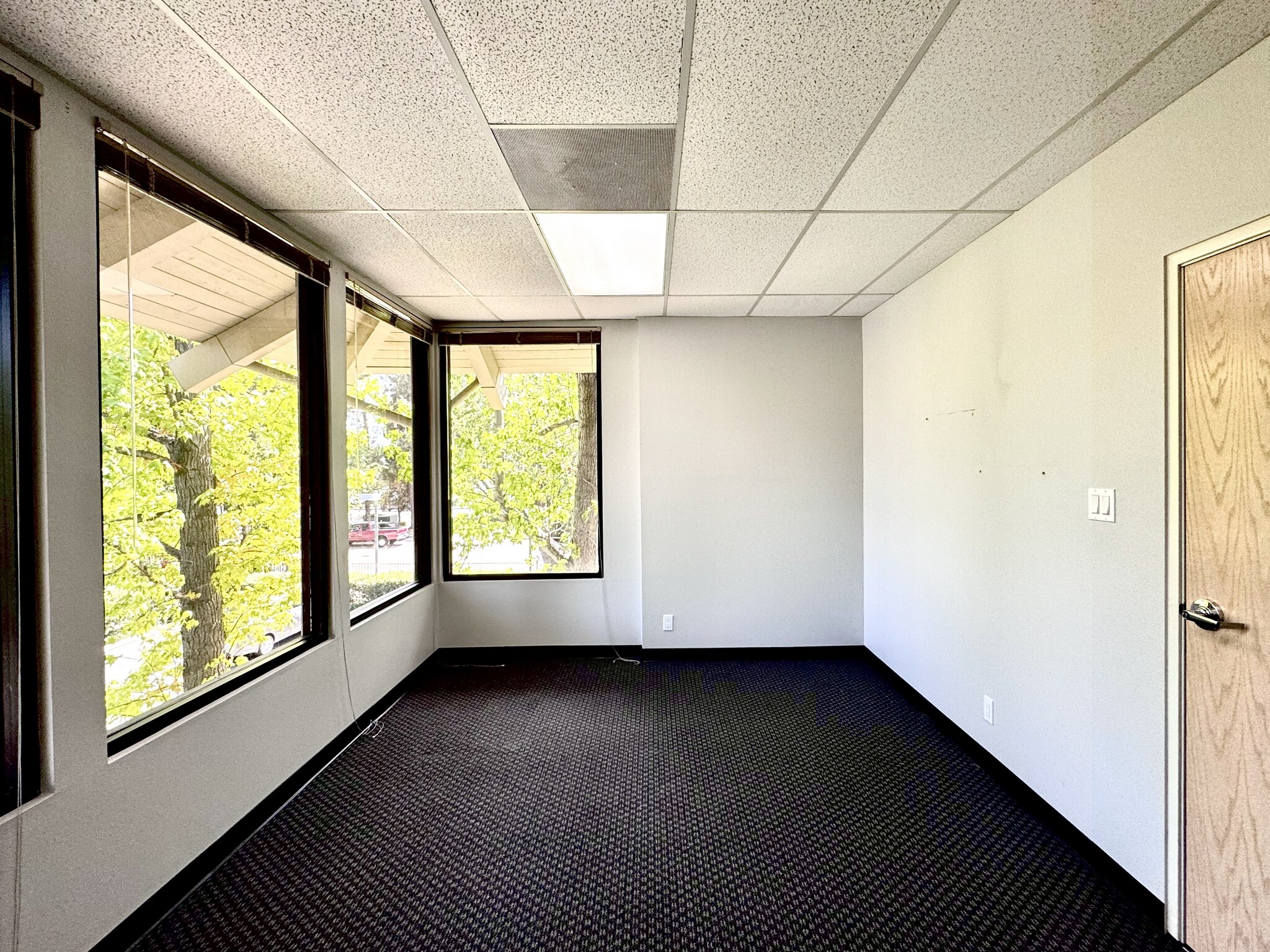 128 Auburn Ct, Westlake Village, CA à vendre Photo intérieure– Image 1 sur 3