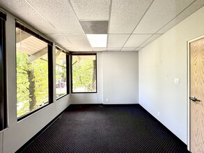 128 Auburn Ct, Westlake Village, CA à vendre Photo intérieure– Image 1 sur 3