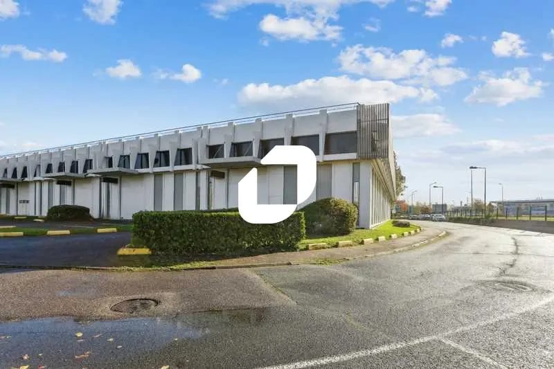 Bureau dans Évry-Courcouronnes à louer - Photo de l’immeuble – Image 2 sur 16