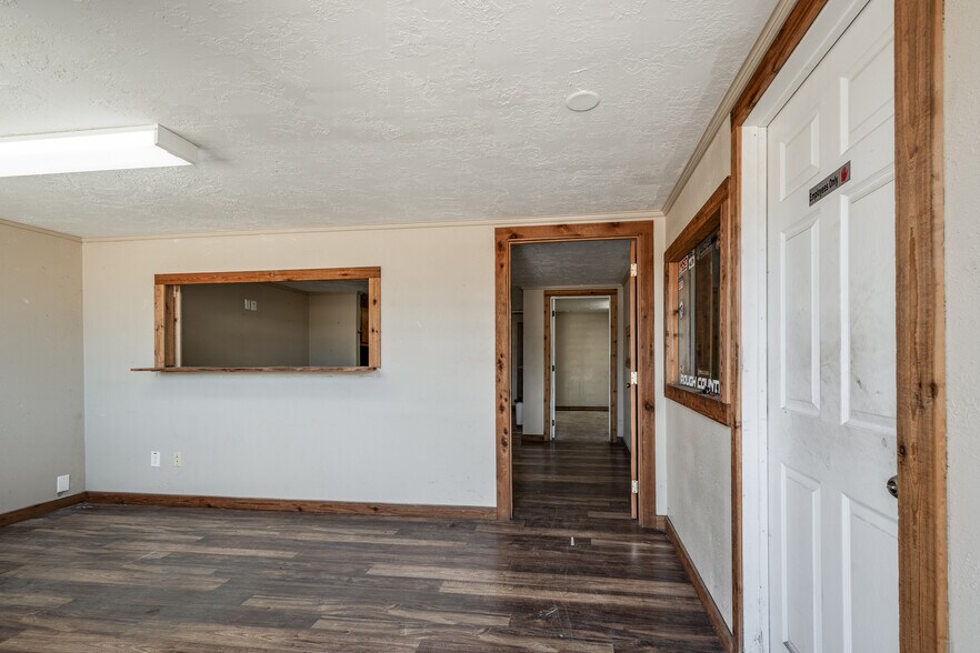 910 E Church St, Livingston, TX à vendre - Hall d’entrée – Image 3 sur 34