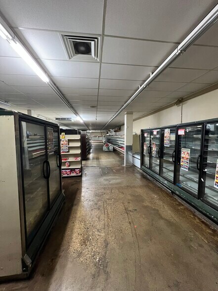 8139 E 7 Mile Rd, Detroit, MI à vendre - Photo de l’immeuble – Image 3 sur 7