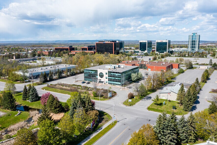 84 Hines Rd, Ottawa, ON à louer - Aérien – Image 2 sur 3