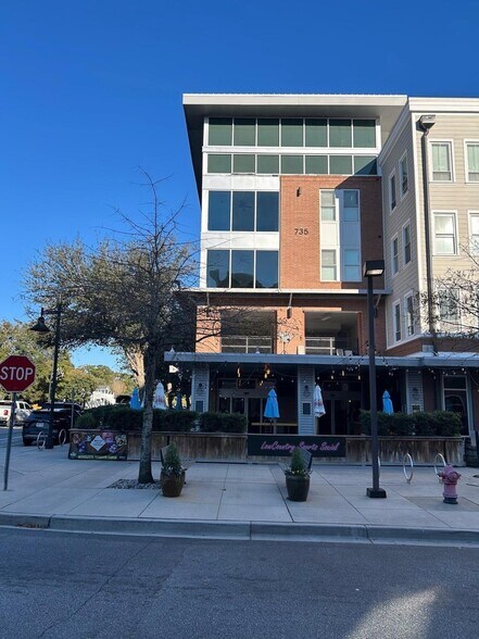 725-735 Coleman Blvd, Mount Pleasant, SC à louer - Photo de l’immeuble – Image 3 sur 17