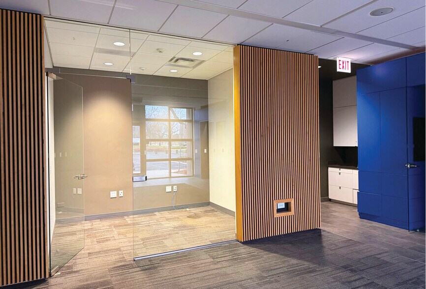 320 W Diehl Rd, Naperville, IL à louer - Photo intérieure – Image 3 sur 5