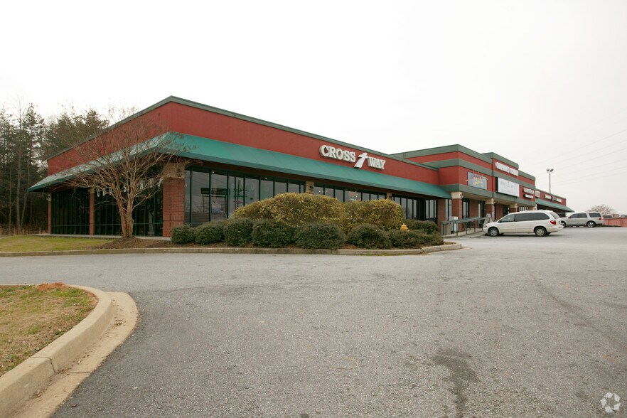 1860 Woodruff Rd, Greenville, SC à louer - Photo de l’immeuble – Image 2 sur 6