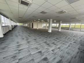 10 Avenue De L'Entreprise, Cergy à louer Photo intérieure– Image 1 sur 10