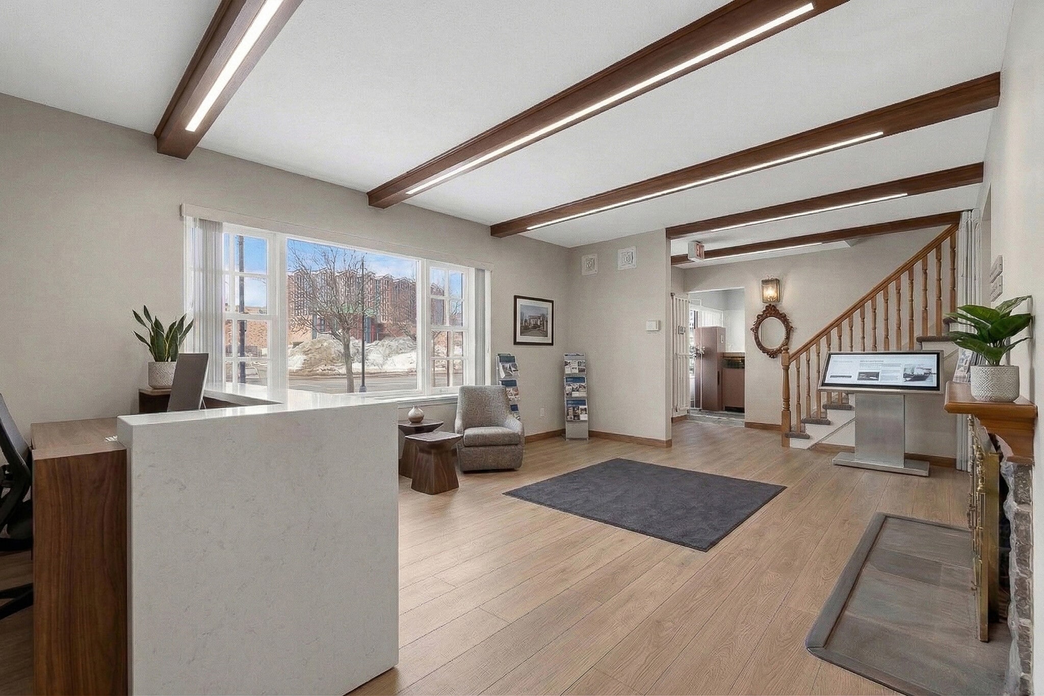 5870 Rue Sherbrooke E, Montréal, QC à louer Photo principale– Image 1 sur 39