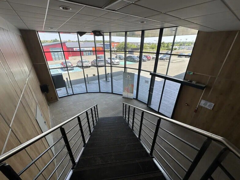 Bureau dans Fontenay-sur-Eure à louer - Hall d’entrée – Image 2 sur 15