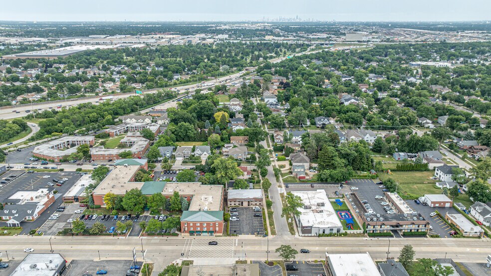 401 N York St, Elmhurst, IL à vendre - Photo de l’immeuble – Image 3 sur 21