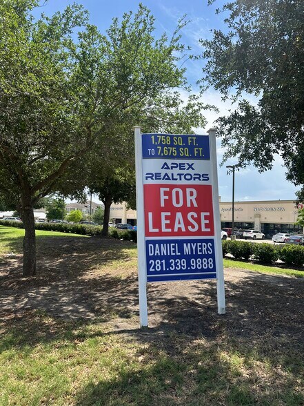 7930 W Grand Pky, Richmond, TX à louer - Photo de l’immeuble – Image 2 sur 9