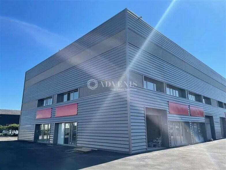 Bureau dans Villeneuve-la-Garenne à louer - Photo de l’immeuble – Image 1 sur 5