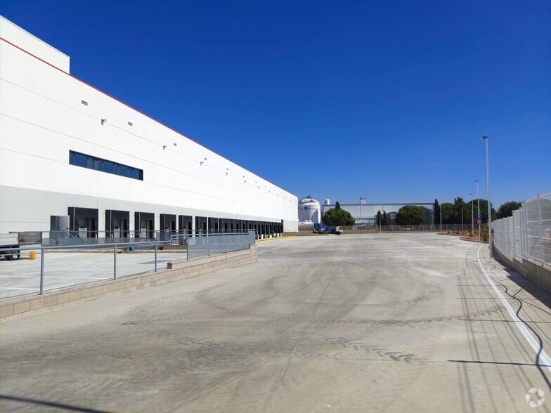 Industriel/Logistique dans Alovera, Guadalajara à louer - Photo de l’immeuble – Image 2 sur 9