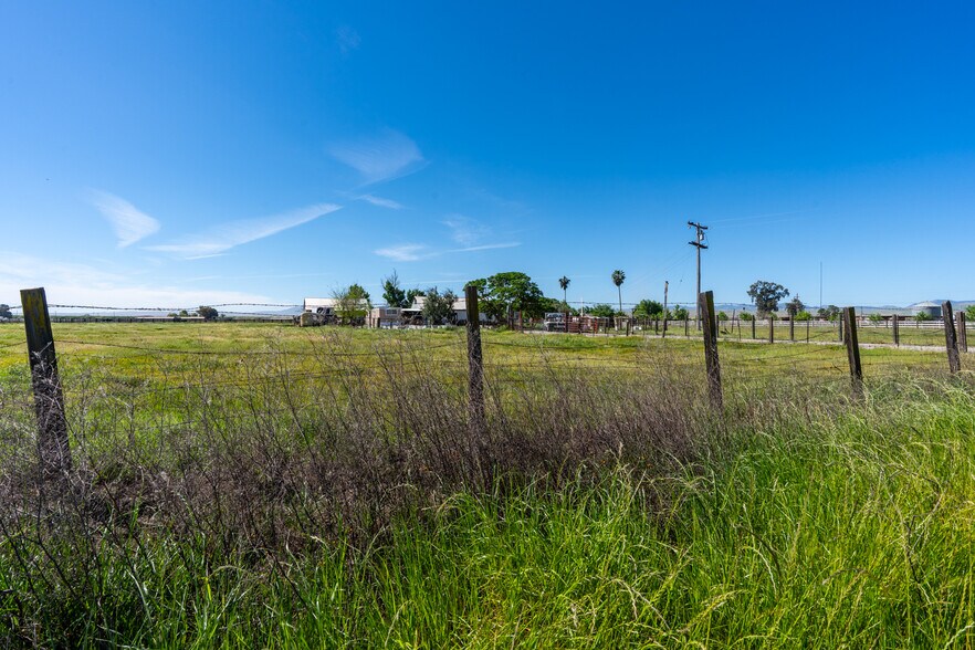 23429 Highway 152, Los Banos, CA à vendre - Photo principale – Image 1 sur 24