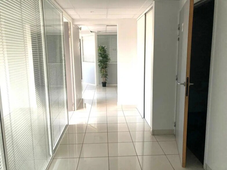 Bureau dans Cannes à vendre - Photo de l’immeuble – Image 2 sur 6