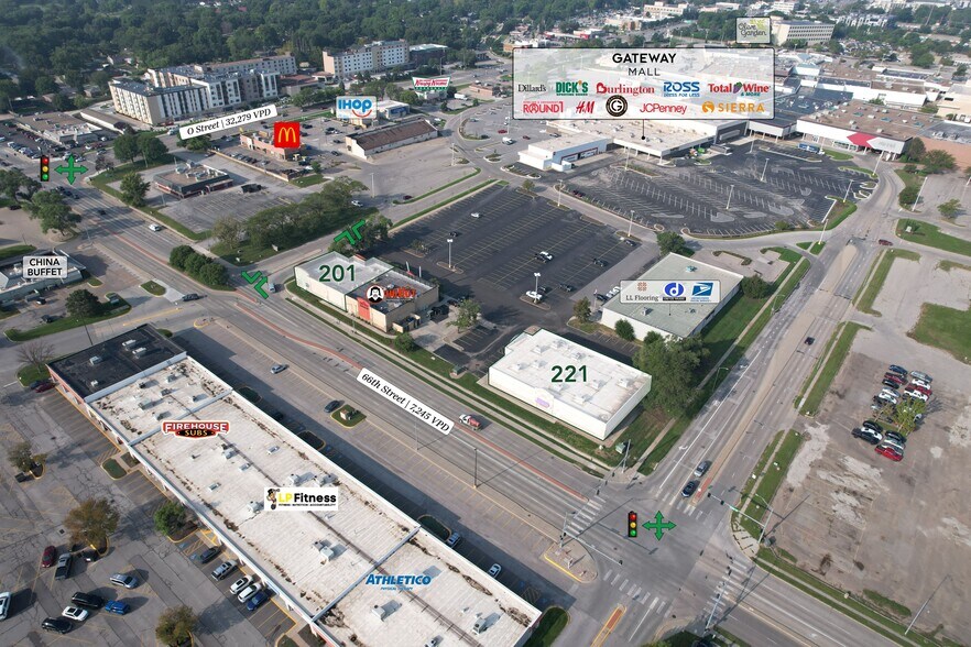 Gateway Mall Restaurant Outparcels portefeuille de 2 biens à vendre sur LoopNet.fr - Photo de l’immeuble – Image 2 sur 5