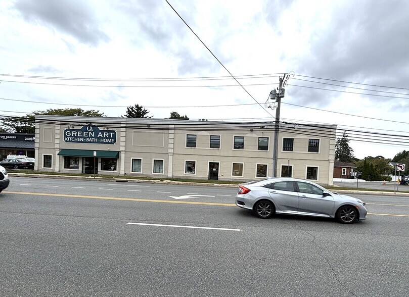 17 E Jericho Tpke, Huntington Station, NY à louer - Photo de l’immeuble – Image 2 sur 6