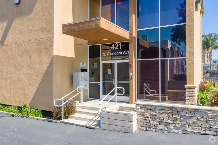 421 S Glendora Ave, West Covina, CA à louer - Photo de l’immeuble – Image 3 sur 21