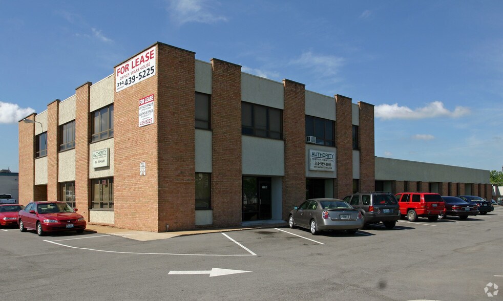 11724-11740 Lackland Industrial Dr, Maryland Heights, MO à louer - Photo de l’immeuble – Image 3 sur 6