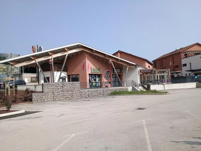 Local commercial dans Maillat à louer - Photo de l’immeuble – Image 2 sur 6