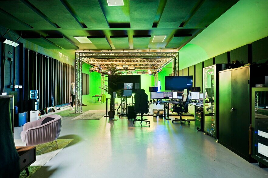 5200 Venice Blvd, Los Angeles, CA à louer - Photo de l’immeuble – Image 1 sur 30