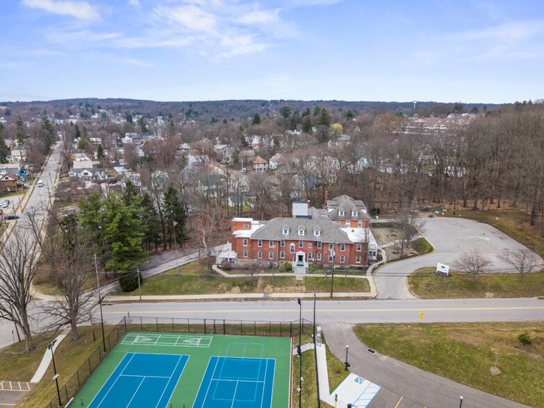 535 Williamson Rd, Meadville, PA à vendre - Photo de l’immeuble – Image 2 sur 45