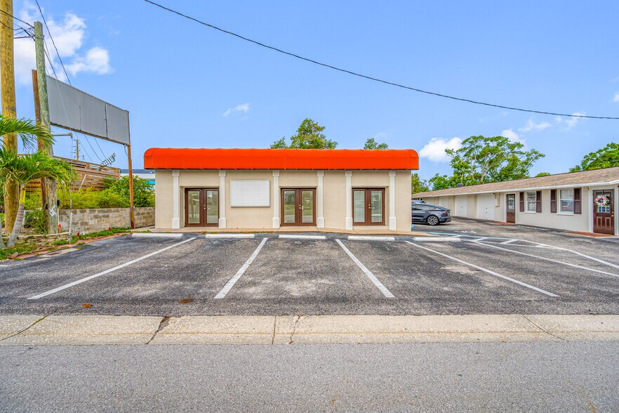 1230 Lady Marion Ln, Dunedin, FL à louer - Photo de l’immeuble – Image 2 sur 13