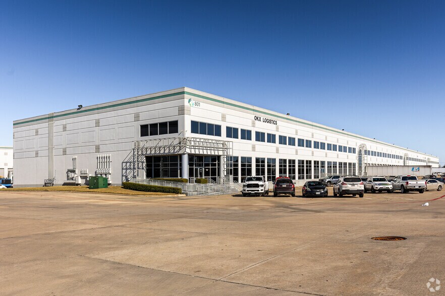 801 Hanover Dr, Grapevine, TX à louer - Photo de l’immeuble – Image 3 sur 19