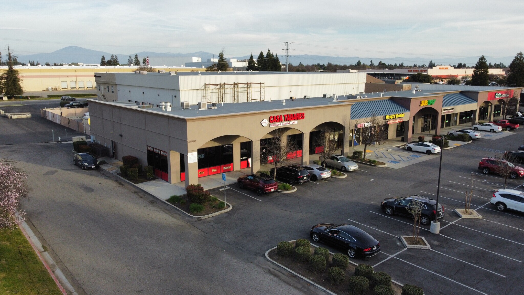 4500-4530 Gosford Rd, Bakersfield, CA à louer Photo principale– Image 1 sur 5