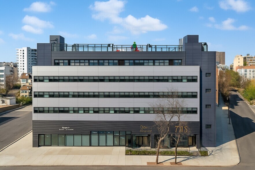 360 Neptune Ave, Brooklyn, NY à louer - Photo de l’immeuble – Image 1 sur 32