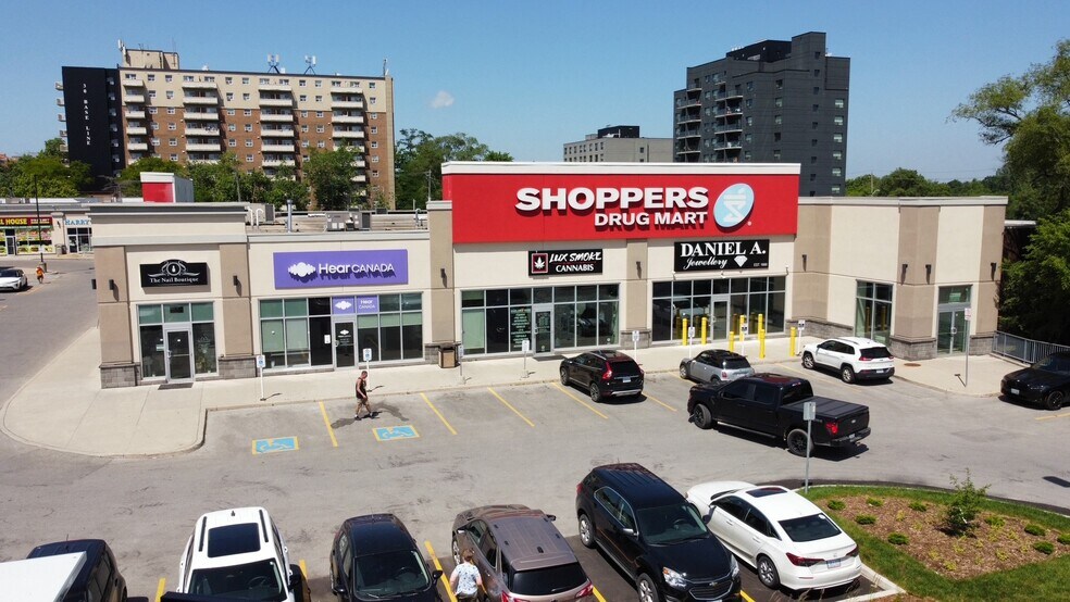 467 Wharncliffe Rd S, London, ON à louer - Photo de l’immeuble – Image 1 sur 9