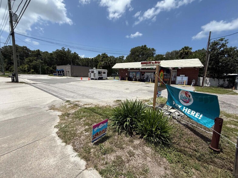 2534 N Spring Garden Ave, Deland, FL à louer - Photo de l’immeuble – Image 1 sur 5